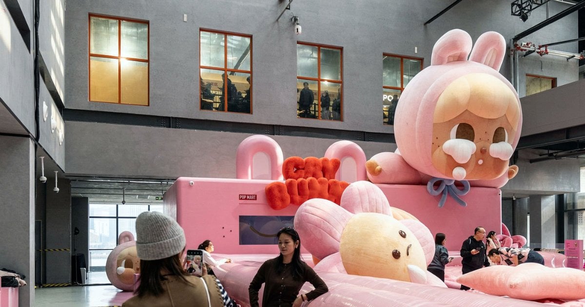 【潮玩股爆發】泡泡瑪特兩年來首度回購涉 2.5 億 股價勁升近 10%！夥榮耀推 Molly 手機搶攻數碼圈