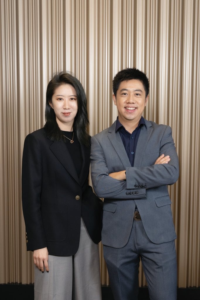 友邦精英學院 bryan 上司Judy(左)期望Bryan在享受新工作的機遇和挑戰的同時,也懂得平衡生活,真正體驗豐富的人生。