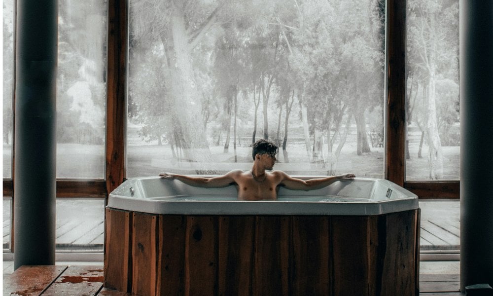 內地「澡堂經濟」崛起規模破千億！「一票制」二次消費吸年輕人課金 一百蚊買一日「躺平」撐起城市微度假