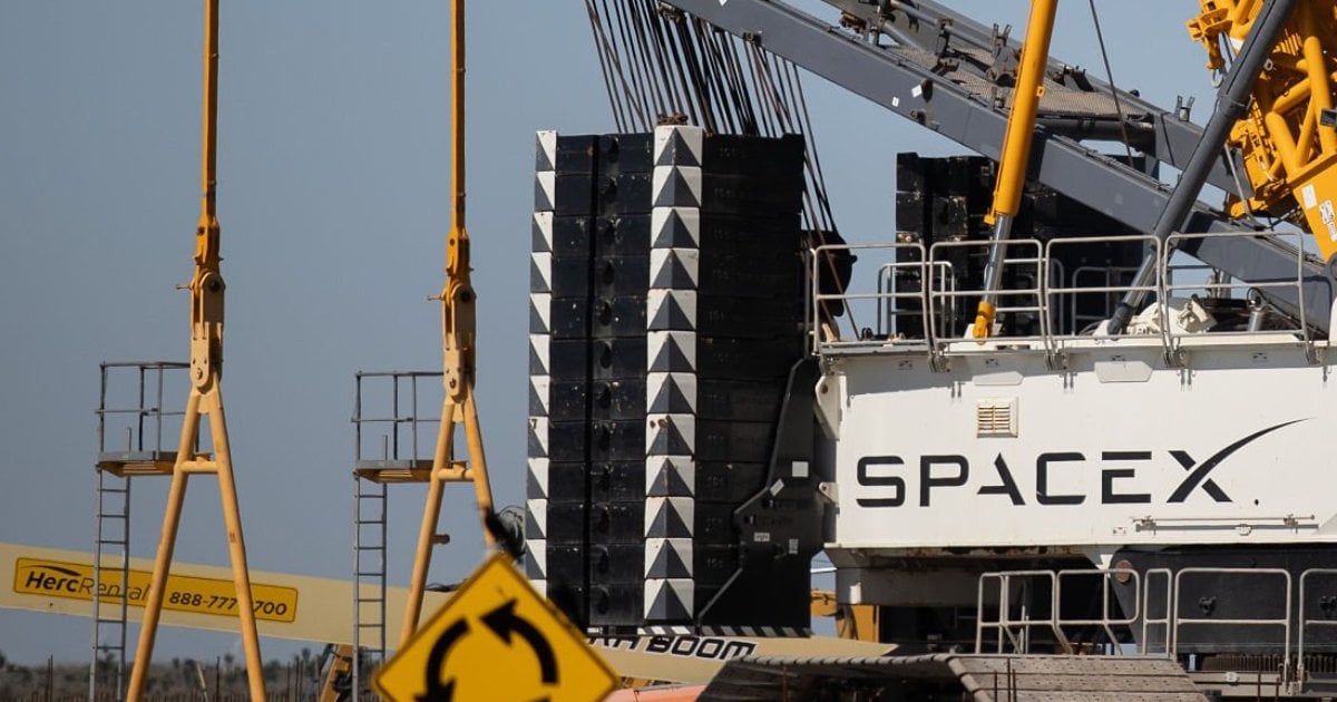 【太空戰略】馬斯克認清現實？首選 10 年內建「月球自生城市」 火星夢推遲：去月球只需 2 天