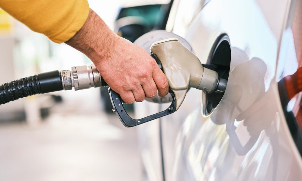 港車北上入油│點解香港油站「清一色」只賣98號汽油？95號無鉛汽油於24年前全面撤出，當年發生甚麼事？