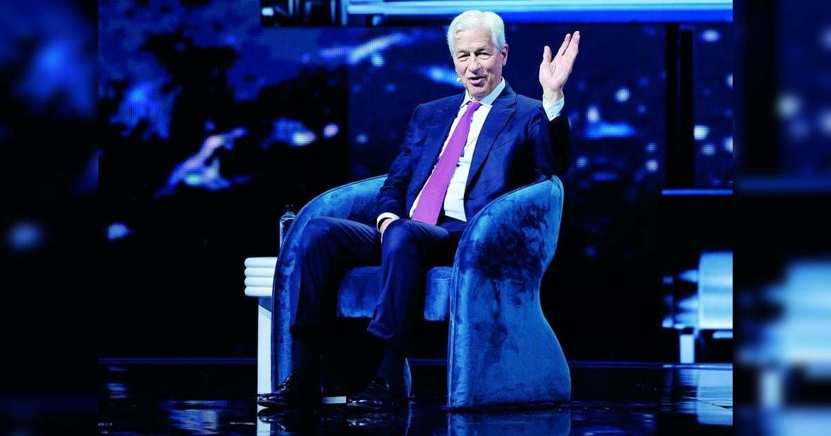 Jamie Dimon Sees an End on the Horizon.But Not Yet.  －By Andy Serwer and Rebecca Ungarino , BARRON＇S