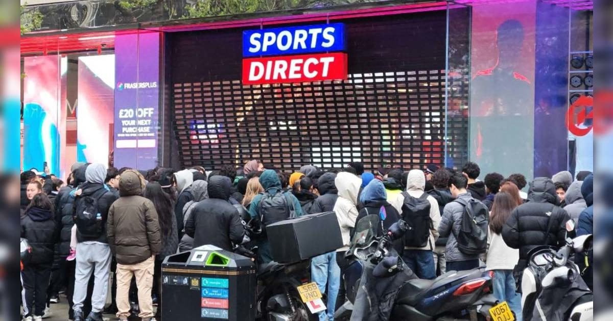 【有片]】Pokemon 賣卡補貨變戰場 英美搶購爆混亂 精確計算補貨時間 童年遊戲淪為大人戰區