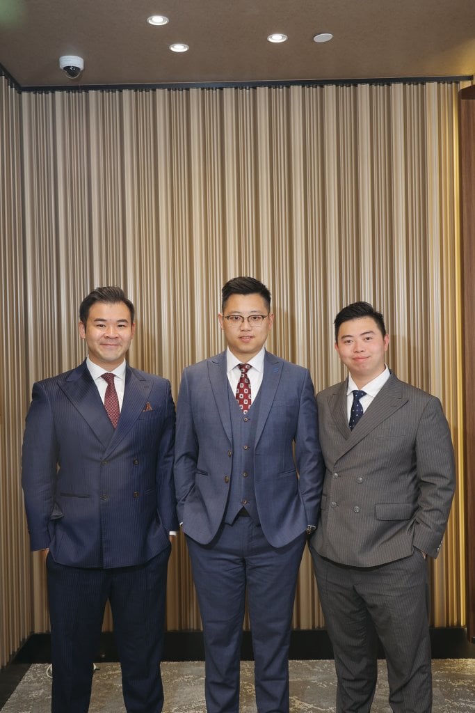 友邦精英學院paul fan 上司Alex(左)及直屬上司Anson(右)認為Paul具責任心,而且目標明確,使他更有動力前行。