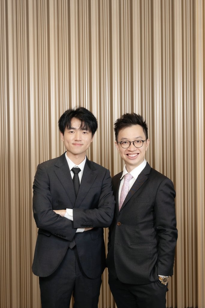 友邦精英學院jacob zhu 上司Isaac(右)欣賞Jacob憑堅持和熱誠,在學習與服務中穩步成長。