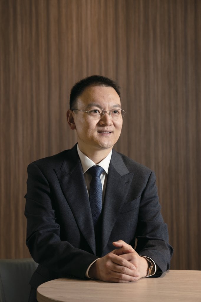 友邦精英學院silas zhou Silas指無論從以往工程建設,到現在為客戶規劃保障,兩者核心都是以專業協助他人跨越風險,建立更穩健的未來。