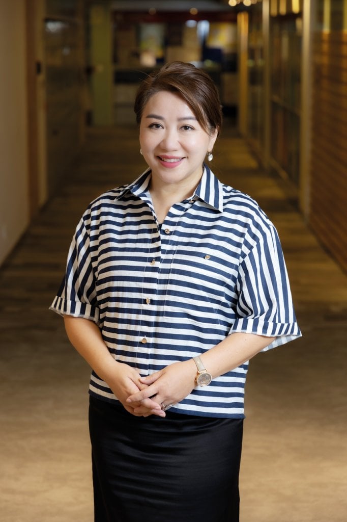 中銀人壽_hku space HKU SPACE 金融商業學院總監林崑博士指出,在傳統社會,大廳裡的長輩象徵著家法與宗旨,確保家族在面臨分歧時仍有法可依 。