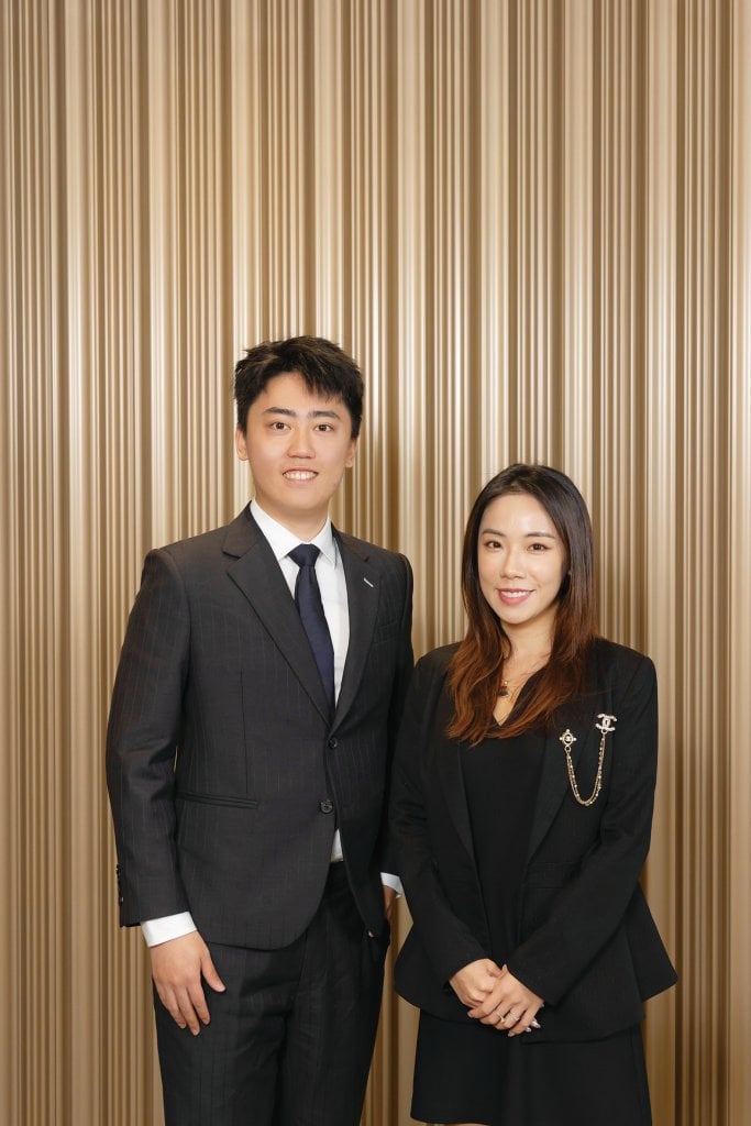 友邦精英學院andrew zhang 上司Karly(右)相信Andrew將會是一位充滿熱誠與關愛的領袖。