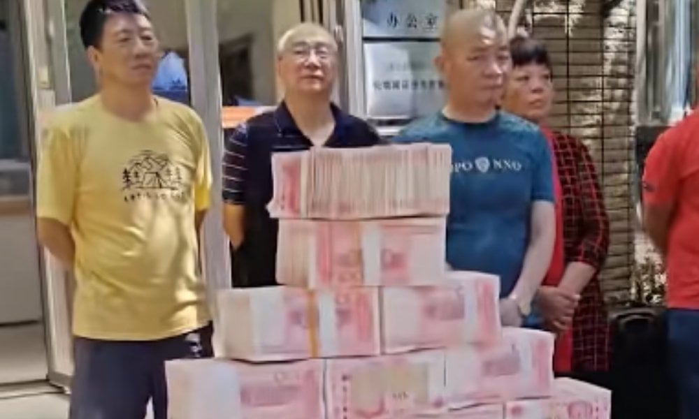 深圳屋苑向業主派288萬！住戶排隊現場數錢、歸功業委會創新大膽治理？香港業主大表羨慕：淨係識年年加管理費