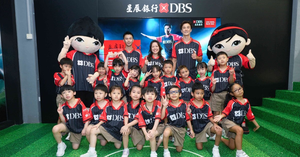 預熱香港足球盛會2026！星展香港夥港腳安永佳、陳肇鈞走進社區 贊助東華三院學童直擊曼城公開訓練