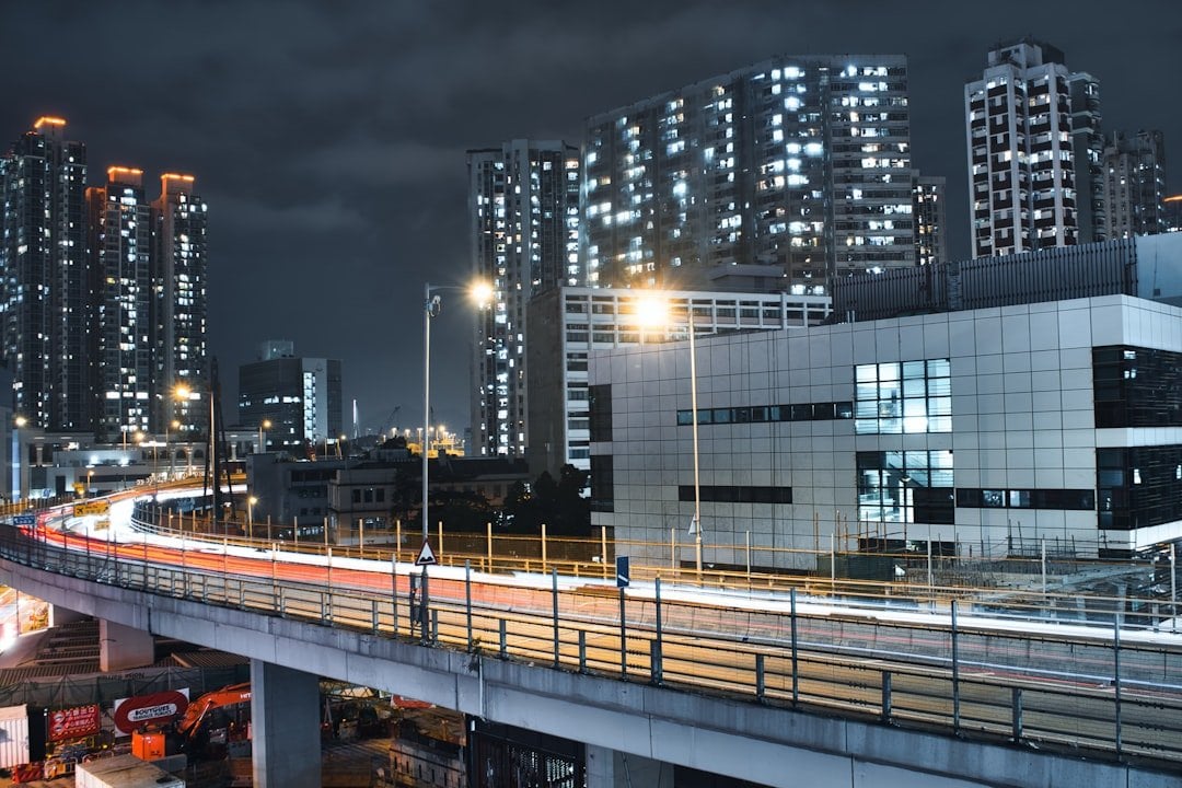 香港隧道收費 夜晚公路車流