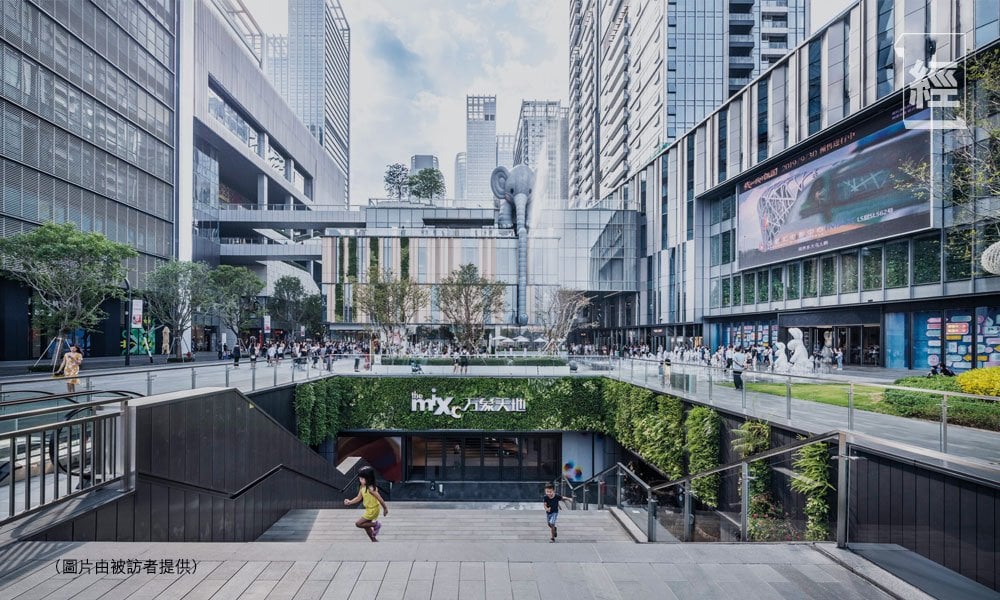 華潤置地 the 近年港人熱衷北上消費,華潤萬象生活旗下管理的深圳南山區萬象天地,亦是熱門到訪地點。(圖片來源:由被訪者提供)