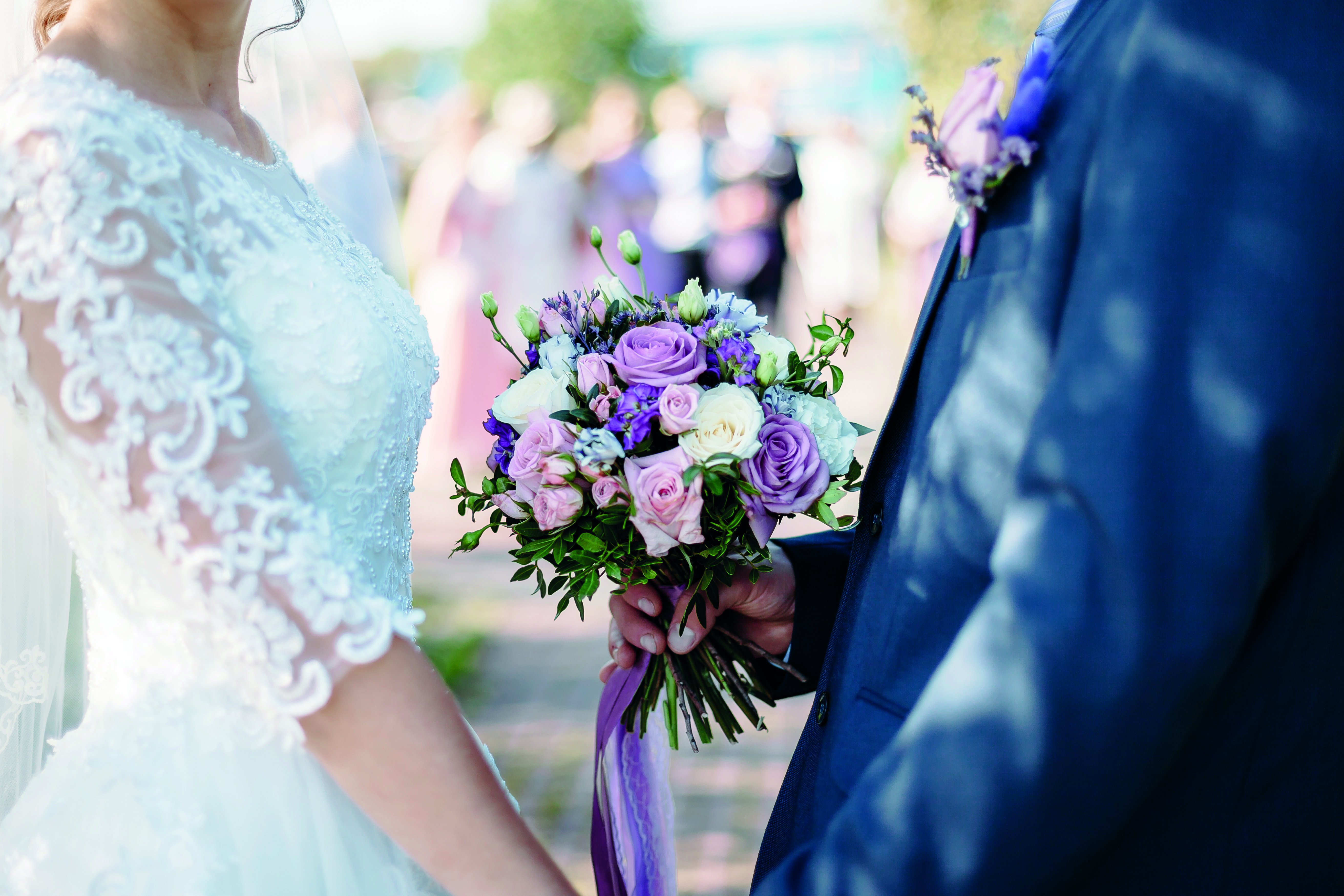 Weddings Are Getting More Expensive. Blame It on the ＇Experience Economy.＇－By Juliet Drury, BARRON＇S