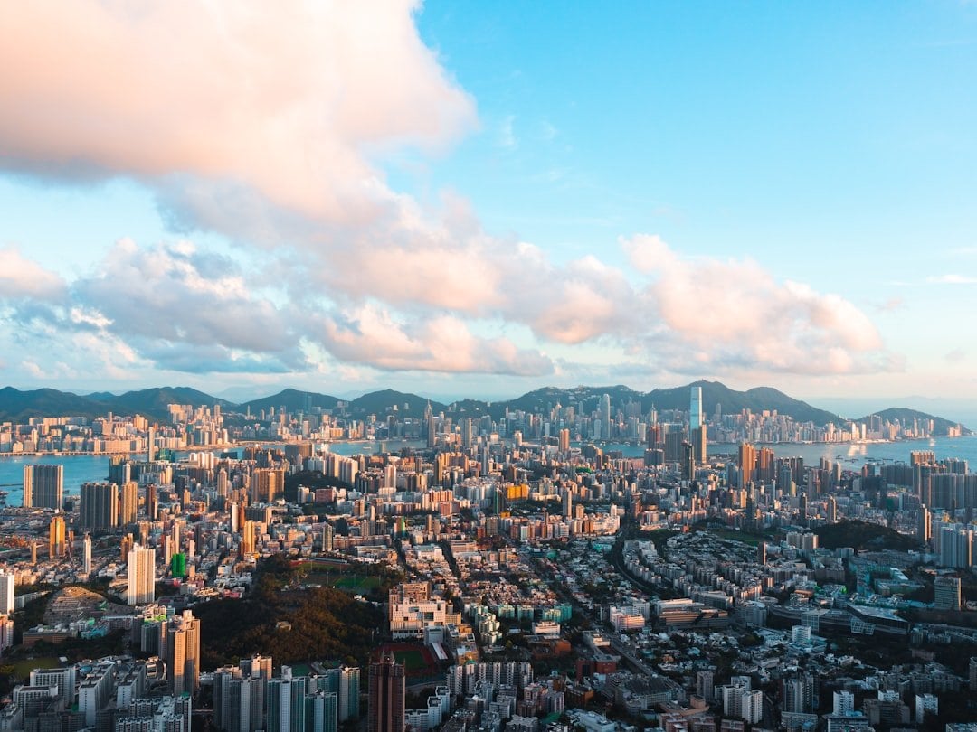 無人機保險保障範圍 香港島航拍藍天