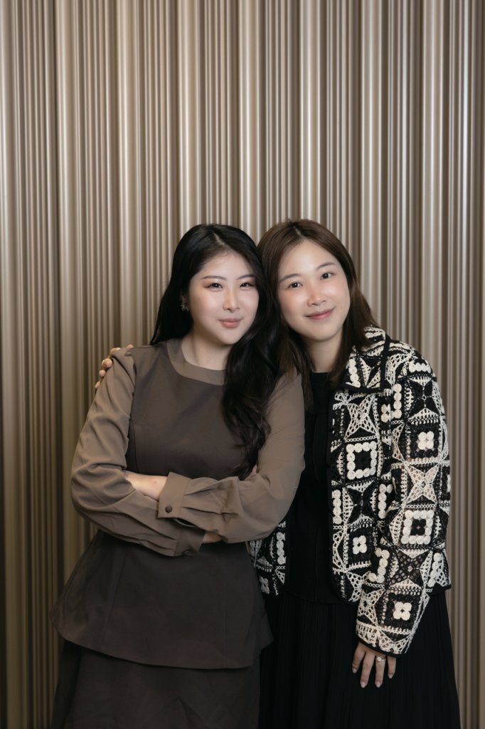 友邦精英學院janey hao 上司Connie(右)欣賞Janey對工作的熱情與拼勁,並有信心她能持續成長。