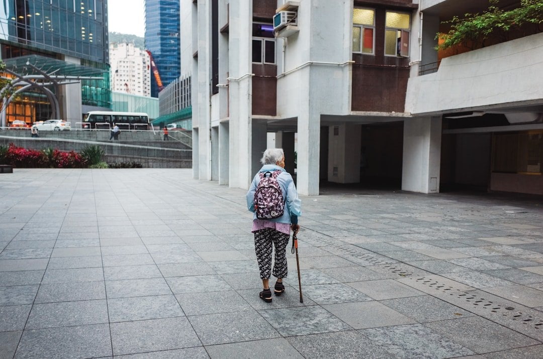 父母自願醫保計劃 長者香港街頭