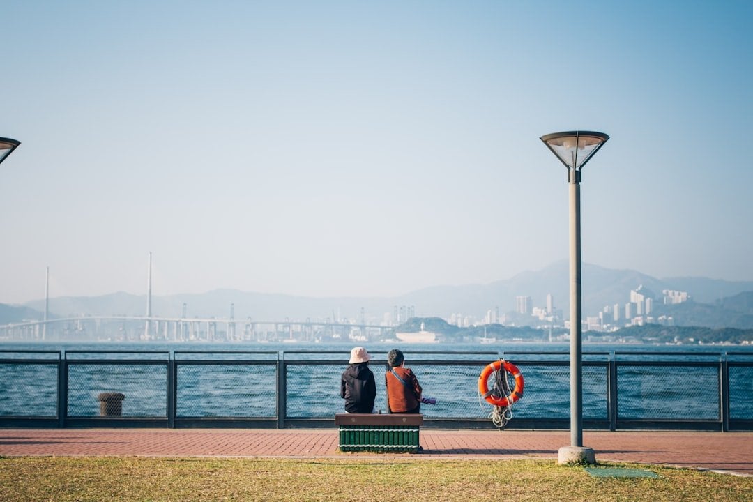 長者保險計劃 退休人士海旁休憩