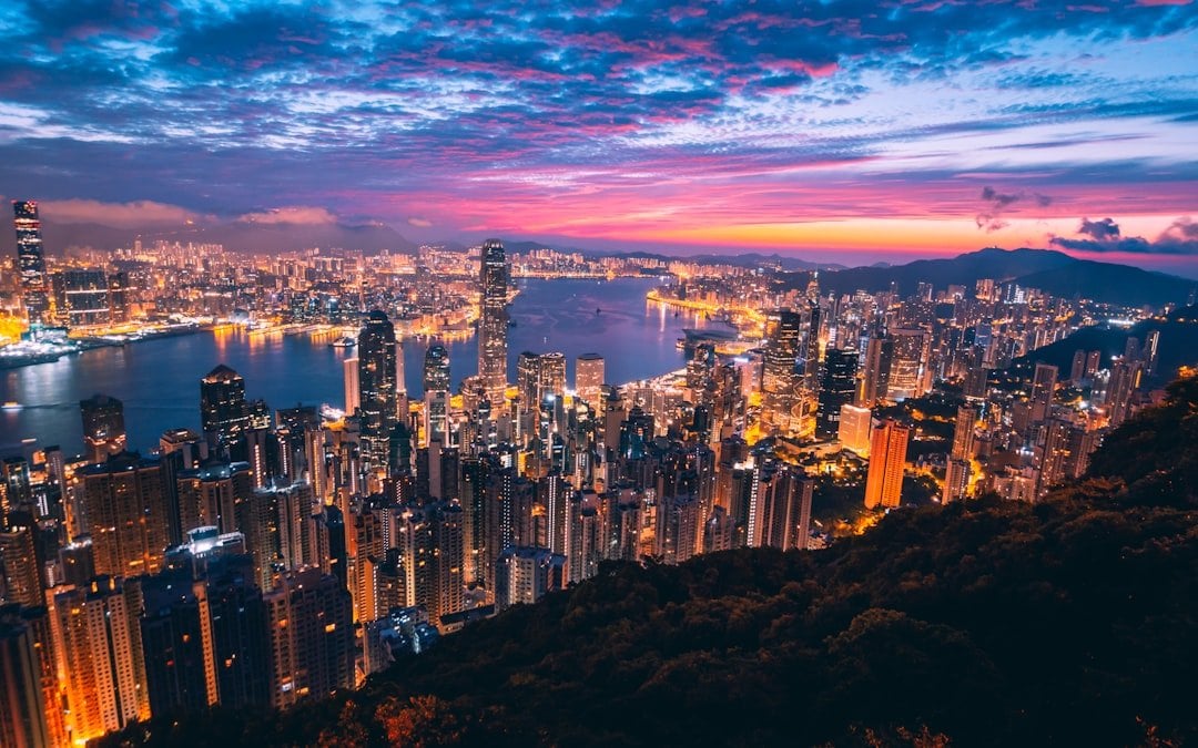 一線財務公司名單 香港金融中心夜景