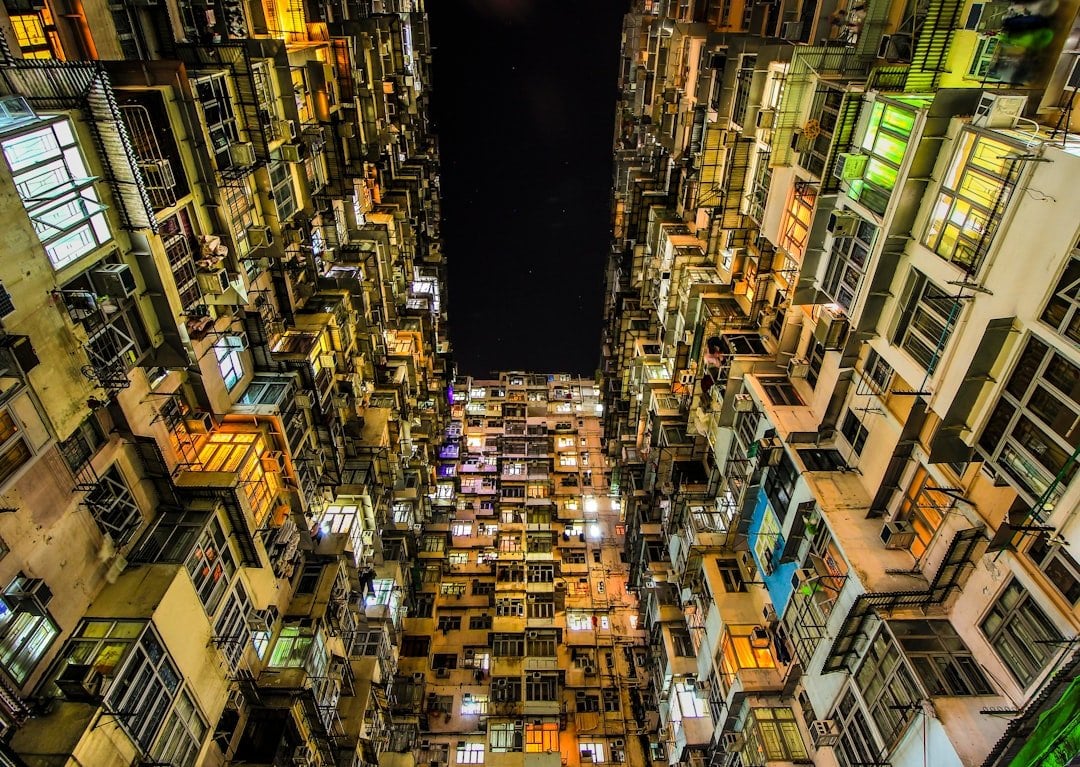 居屋按揭成數 香港住宅大廈夜景