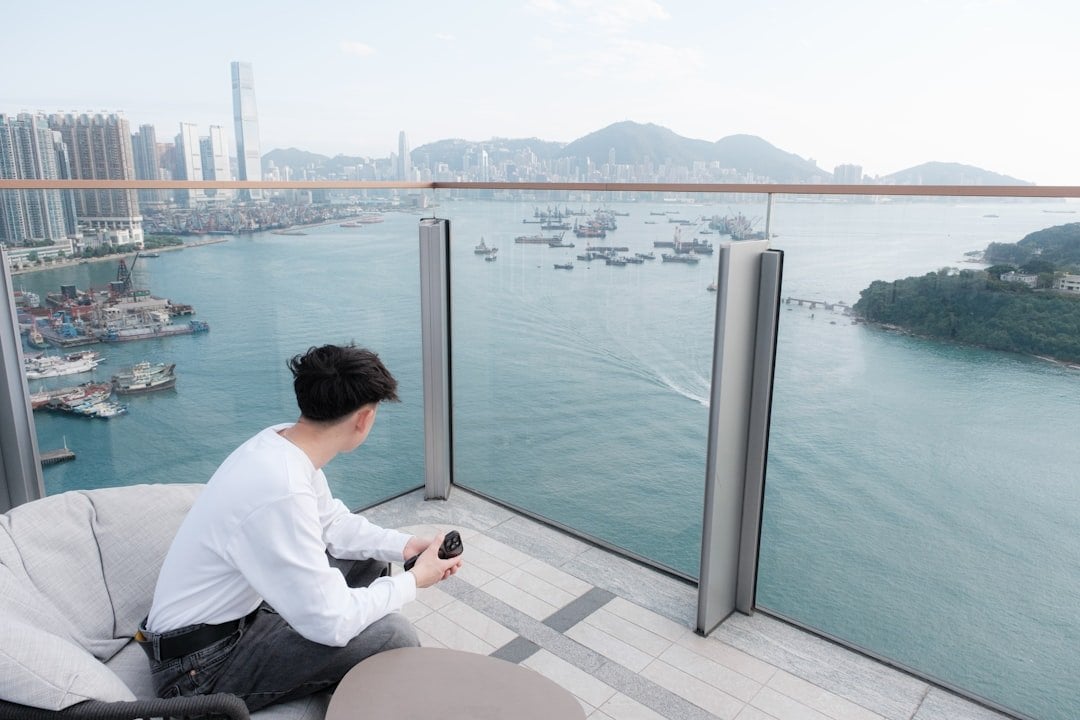 保險經紀與代理分別 香港維港景觀