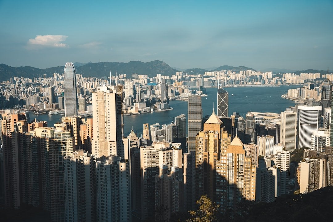儲蓄保險風險與好處-太平山頂香港維港景致