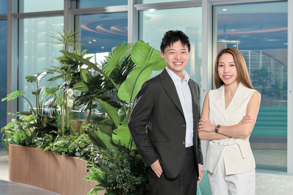 蔡子軒 宏利ceo計劃 (左起)宏利財富管理經理蔡子軒(Frankie)及宏利高級經銷經理沈月寧(Lisa)
