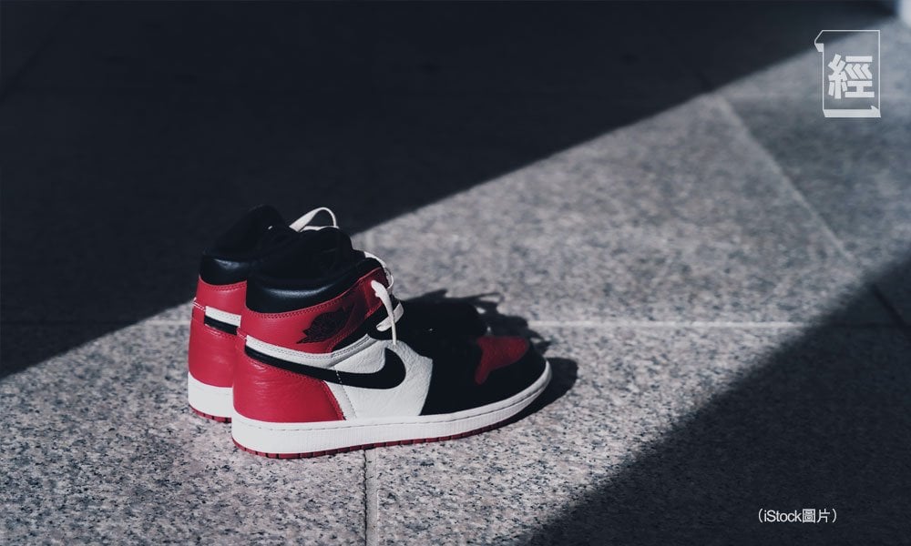 Nike股價腰斬 何時翻身
