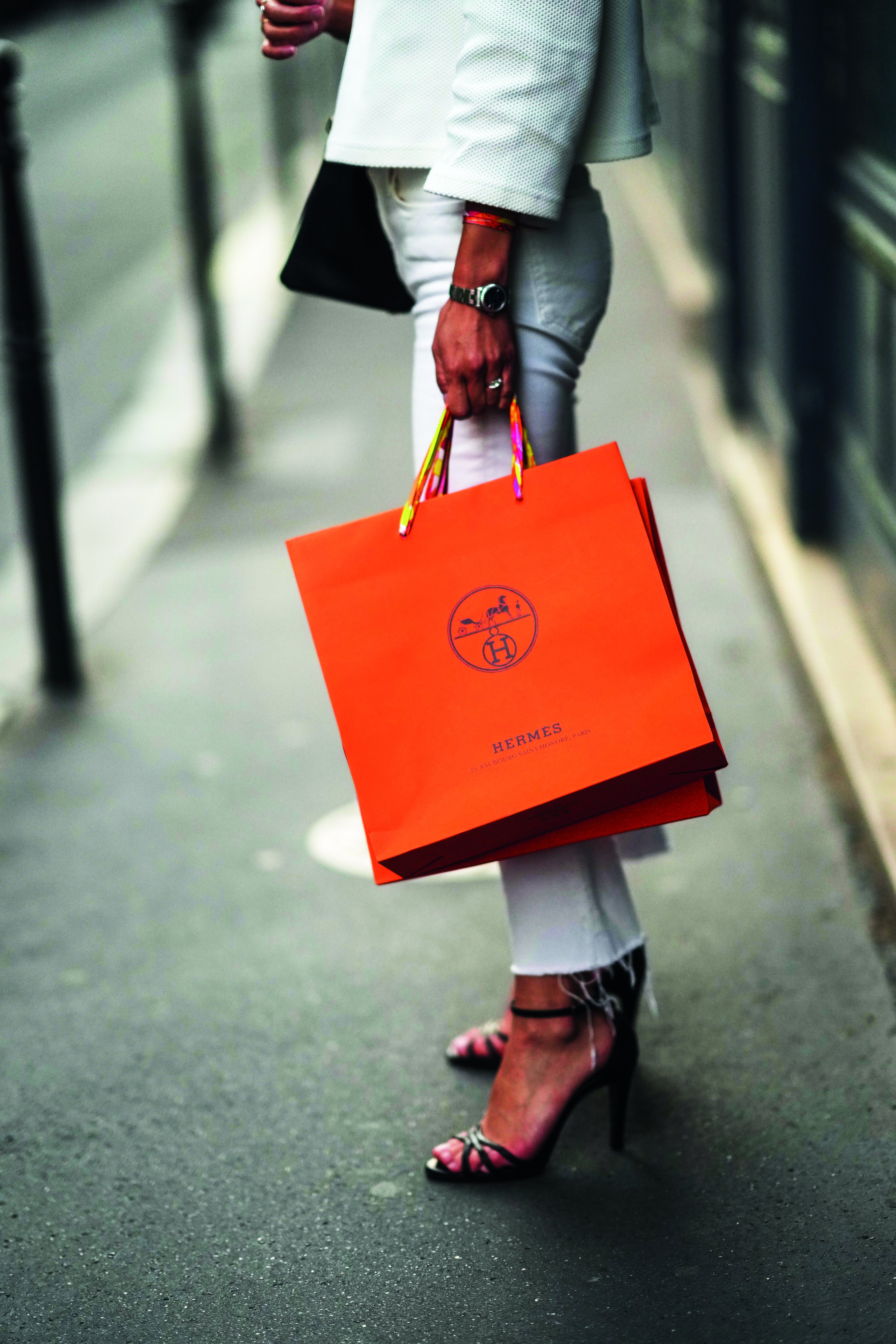 Hermès Has Big Watchmaking Ambitions. The Cult of the Birkin Is Getting in the Way.－By Carol Ryan,WSJ