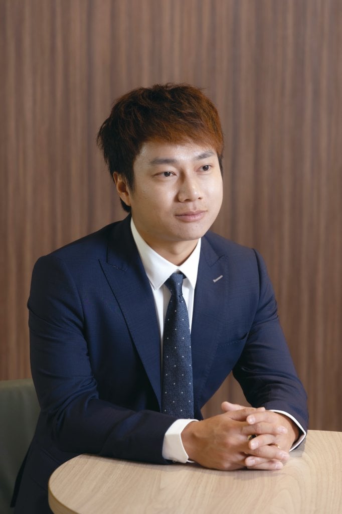 友邦精英學院rex chen 成功轉型的Rex建議新人,應建立長期作戰的心態,在遇到挫折時要懂得盡快調整心態。