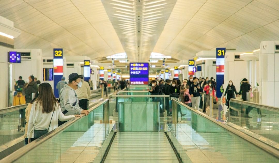機場泊車收費｜私家車電單車士停車場價錢及電動車充電一覽