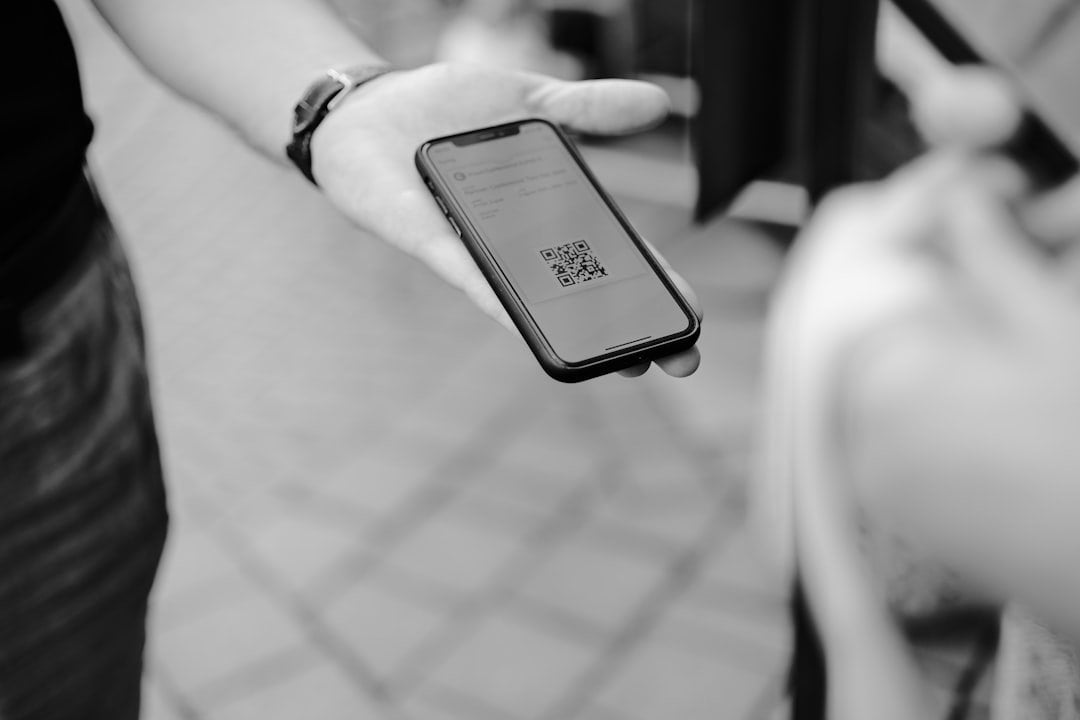 ShopBack Pay 教學 手機出示付款碼示意圖