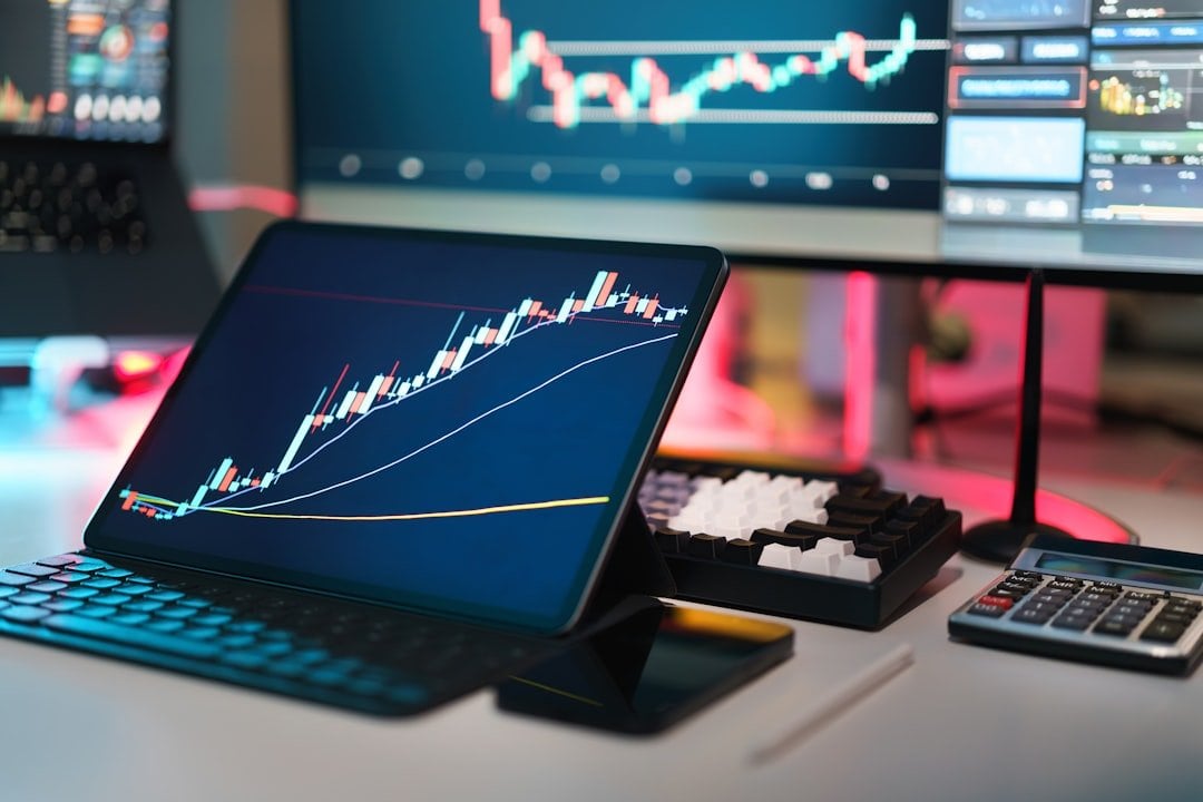 uSMART盈立證券手機平板睇股價走勢