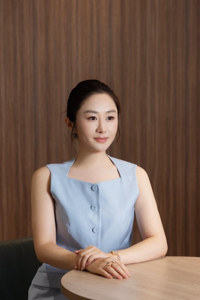 友邦精英學院aurora chen Aurora深信「面對困難要樂觀,要交可靠的人,要做本份的事」,只要與志同道合的夥伴同行,便能更有力量。