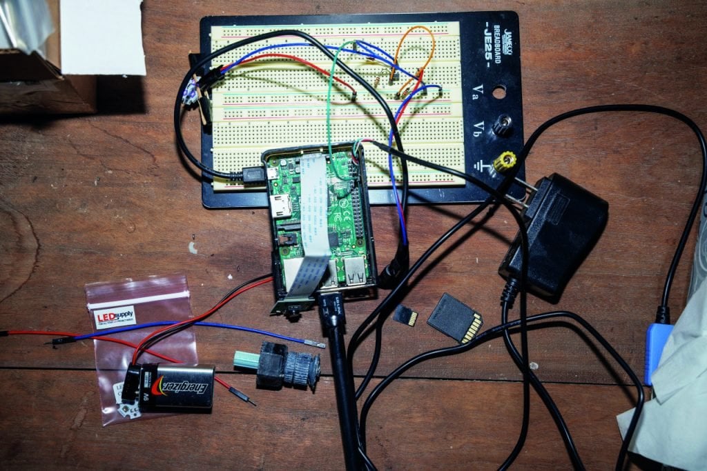 a princeton When he's not applying for jobs, Weis tinkers with circuit boards.(圖片來源:Photography by Dan Krauss for WSJ,provided by WSJ)